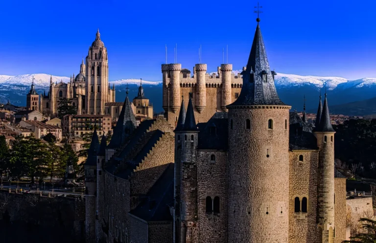 Grabación aérea profesional con dron sobre castillo en España

