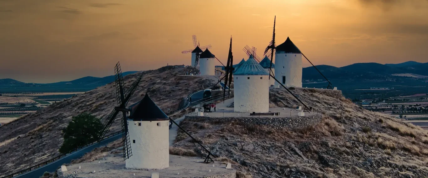 Molinos de Consuegra con cielo despejado, Castilla-La Mancha